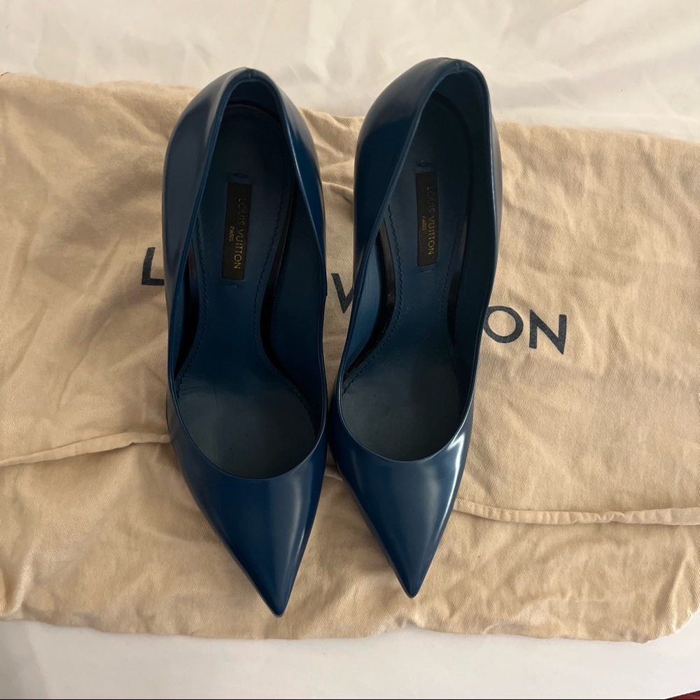 Louis Vuitton teal blue eyeline pointed pumps